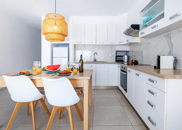 Sunny Paradise With Ocean View